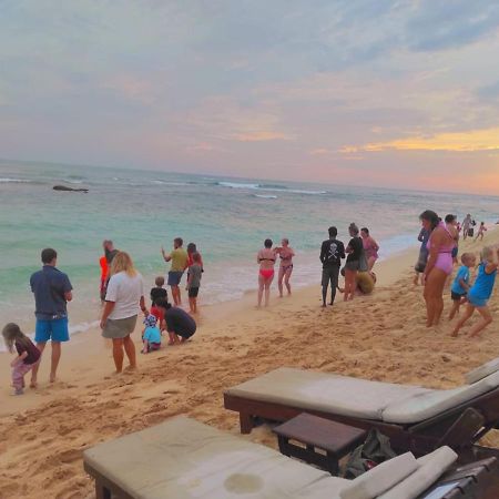 Blue Corals Beach Bungalow Matara Ngoại thất bức ảnh