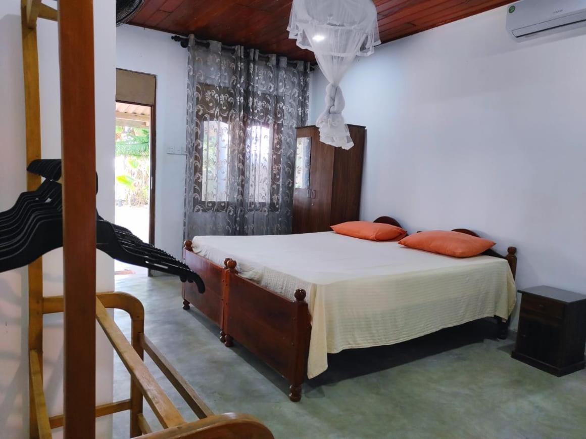 Blue Corals Beach Bungalow Matara Ngoại thất bức ảnh