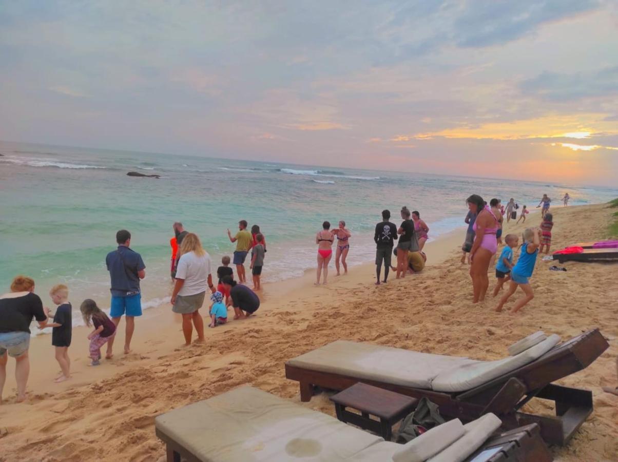 Blue Corals Beach Bungalow Matara Ngoại thất bức ảnh