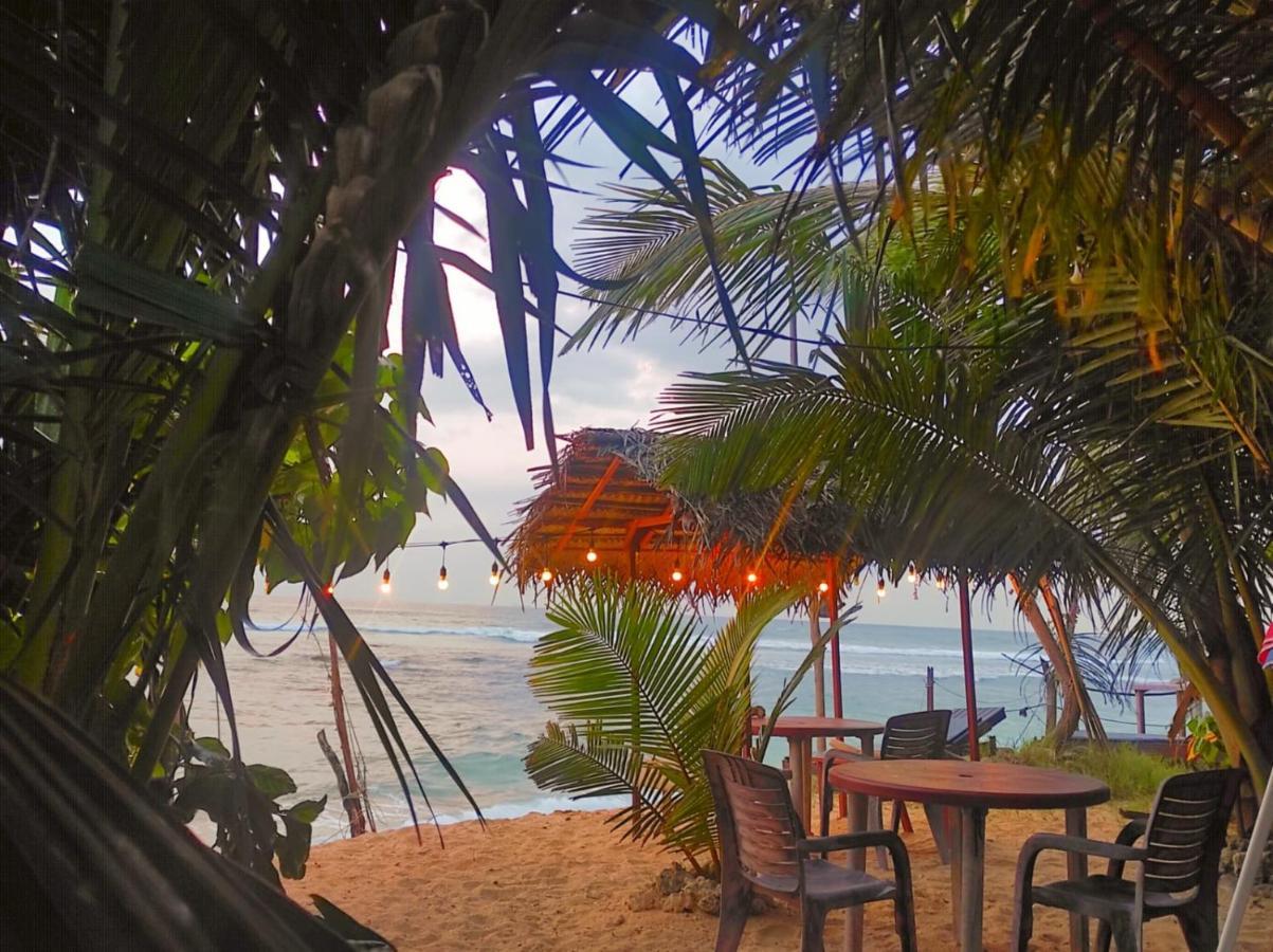 Blue Corals Beach Bungalow Matara Ngoại thất bức ảnh
