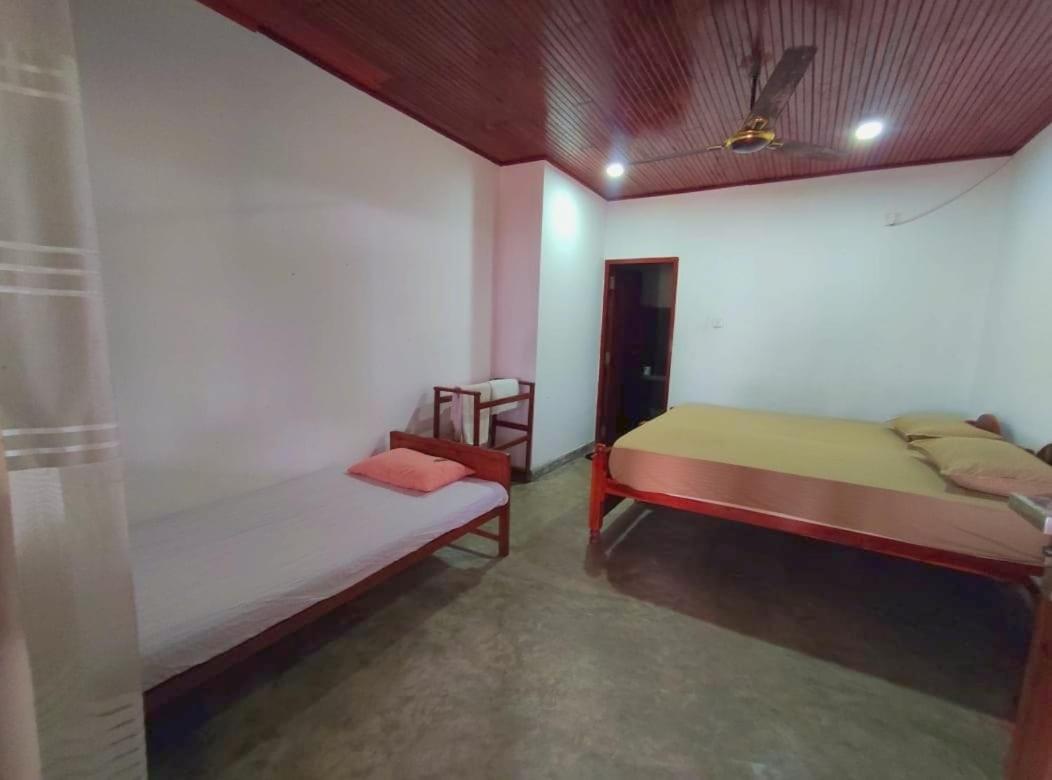 Blue Corals Beach Bungalow Matara Phòng bức ảnh