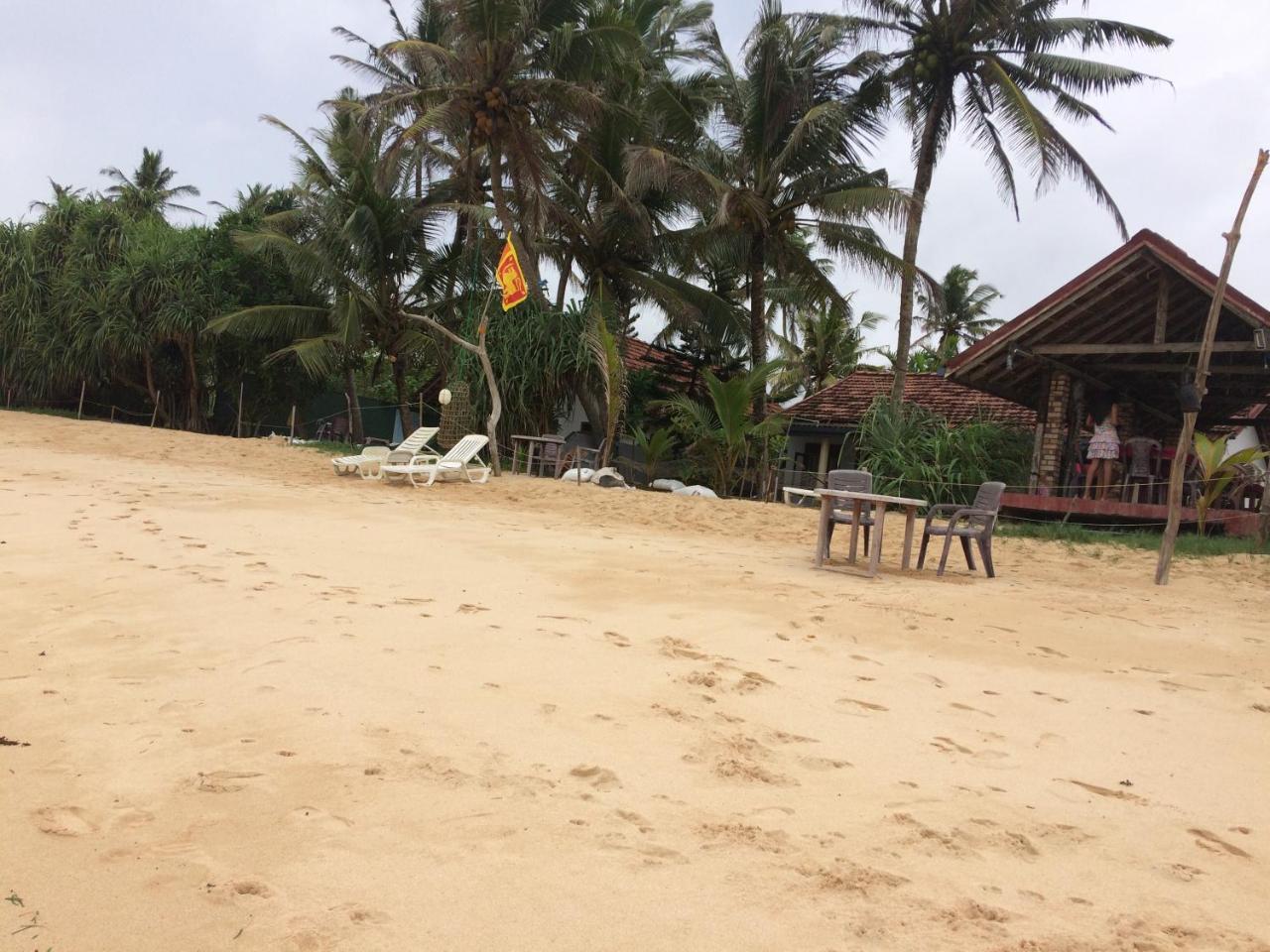 Blue Corals Beach Bungalow Matara Ngoại thất bức ảnh