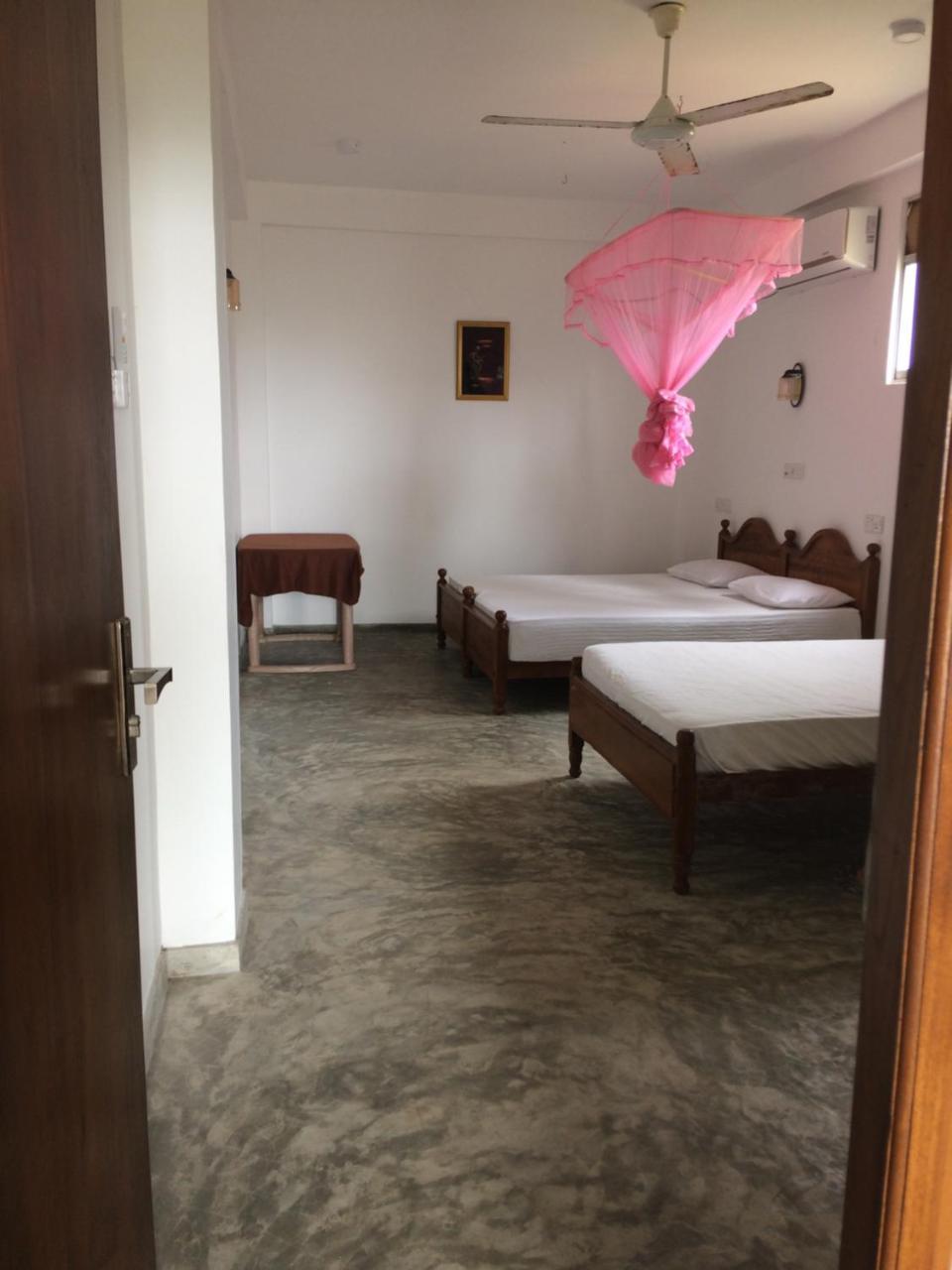 Blue Corals Beach Bungalow Matara Ngoại thất bức ảnh