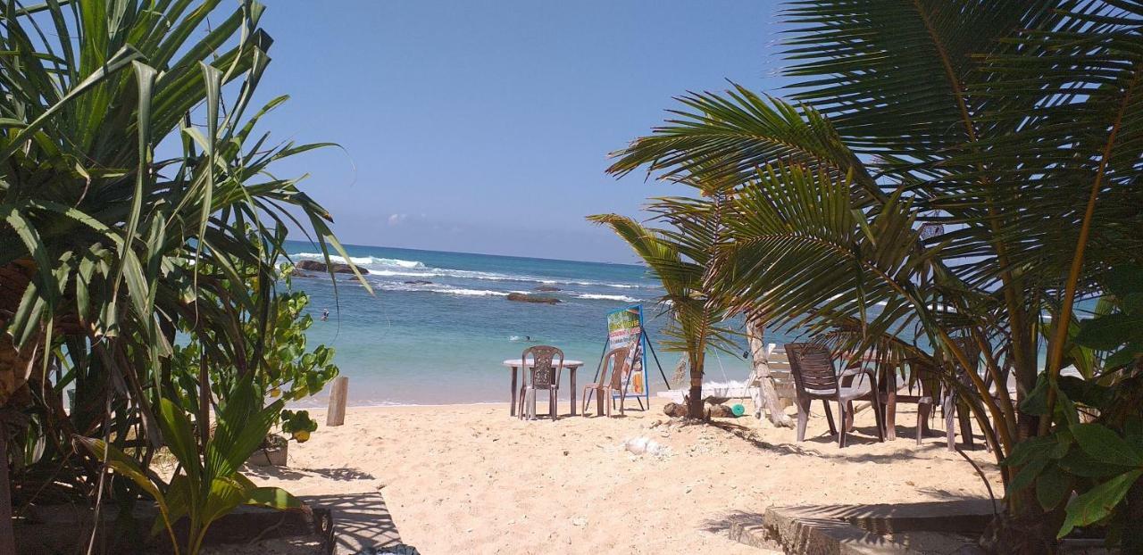 Blue Corals Beach Bungalow Matara Ngoại thất bức ảnh