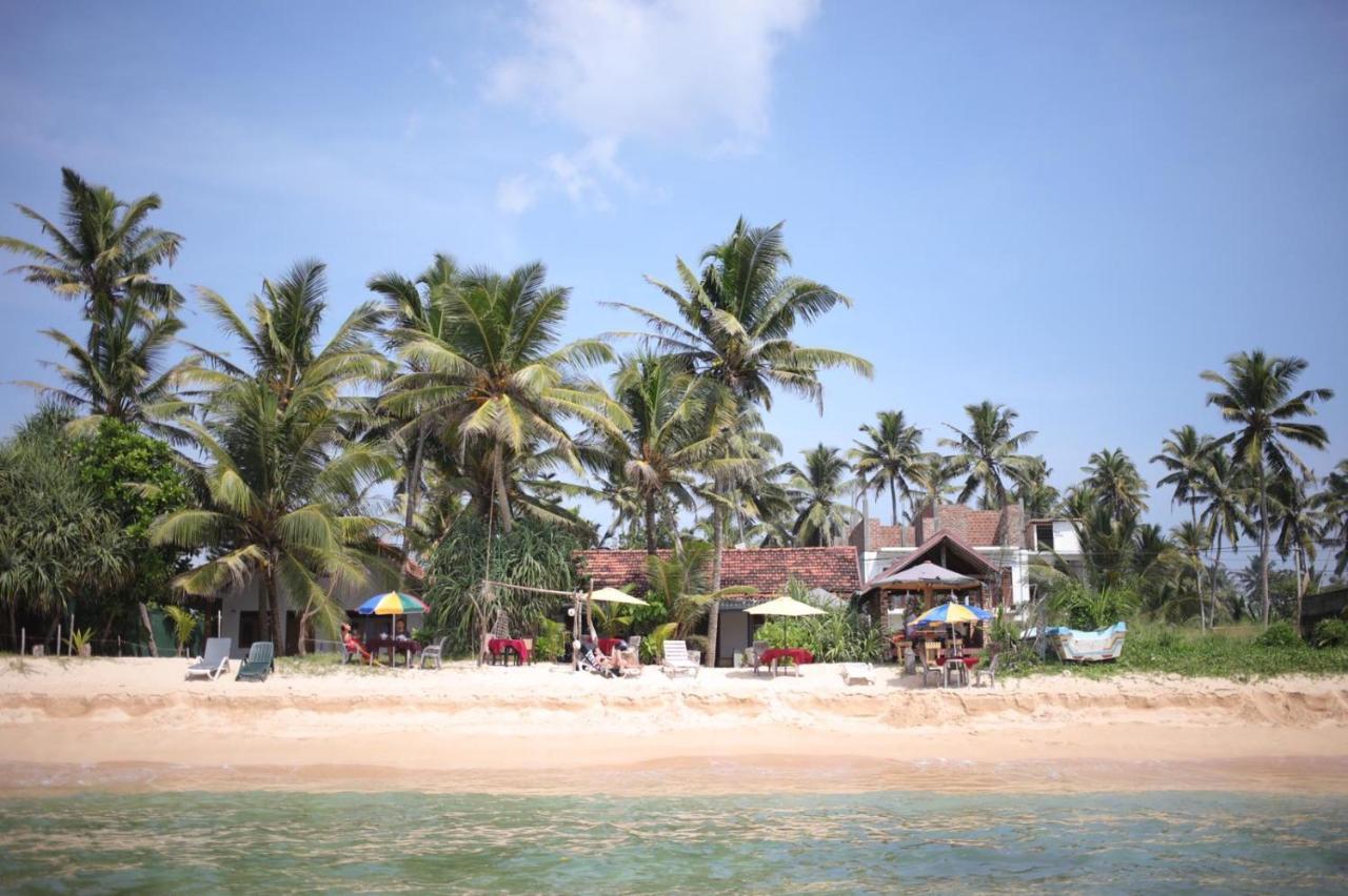 Blue Corals Beach Bungalow Matara Ngoại thất bức ảnh