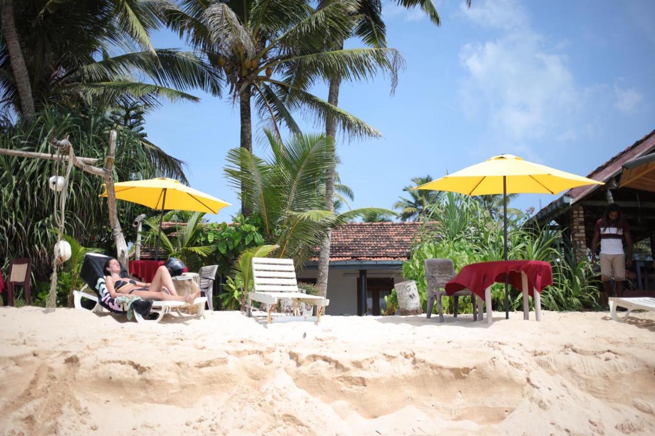Blue Corals Beach Bungalow Matara Ngoại thất bức ảnh